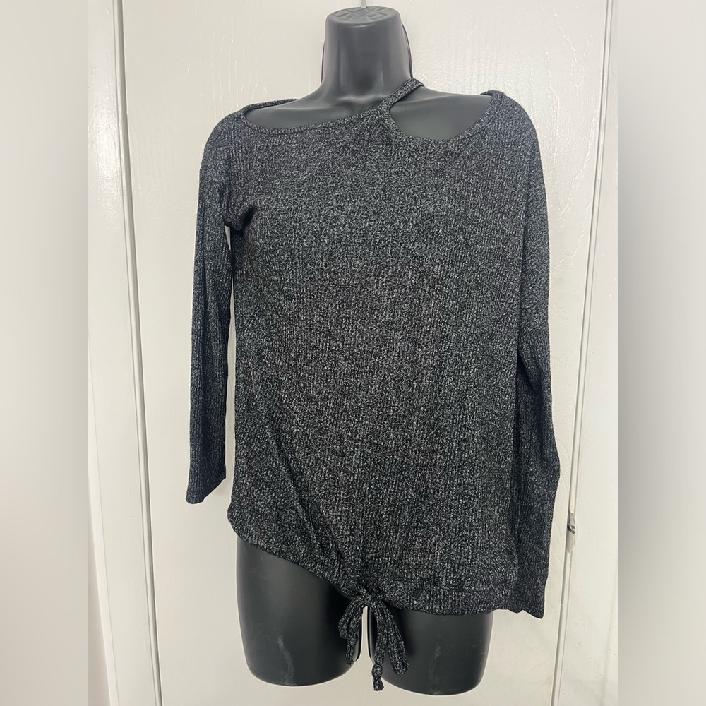 Rock & Republic Cold Shoulder Tie Bottom Light Sweater Top M